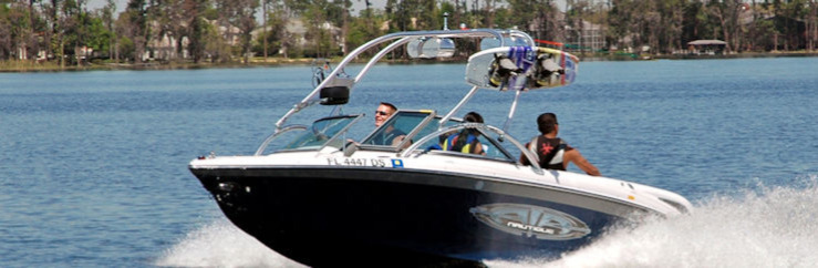 power boat on plane