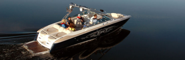 power boat on plane